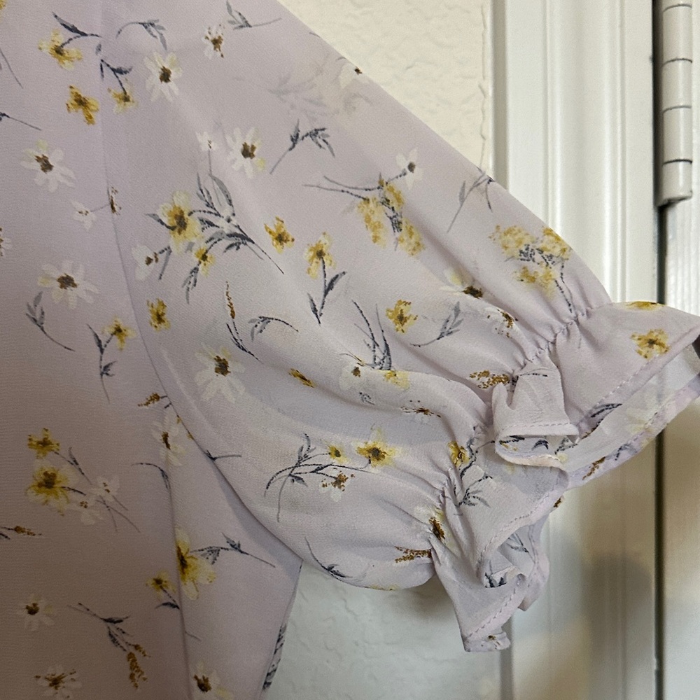 Paper Crane Lavender Floral Blouse with Ruffle Sleeves - Picture 3 of 4